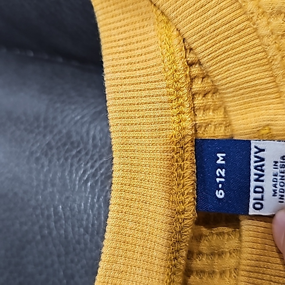 Boy Old Navy sweater - Picture 4 of 5